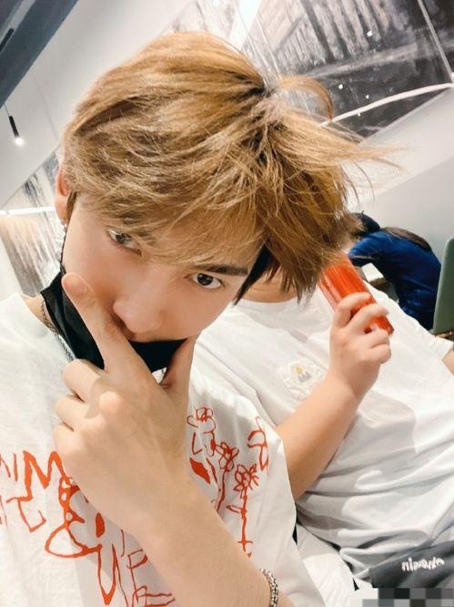 胡湾爆料男星是谁啊视频,揭秘视频中神秘男星身份 第1张 胡湾爆料男星是谁啊视频,揭秘视频中神秘男星身份 第1张