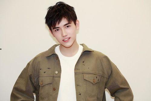 胡湾爆料男星是谁啊视频,揭秘视频中神秘男星身份 第2张 胡湾爆料男星是谁啊视频,揭秘视频中神秘男星身份 第2张