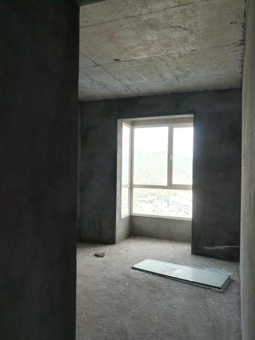 新房楼顶开裂爆料视频,揭秘爆料视频背后的真相 第1张 新房楼顶开裂爆料视频,揭秘爆料视频背后的真相 第1张