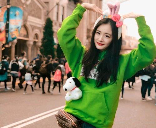 娱乐吃瓜女孩,揭秘吃瓜女孩的欢乐盛宴  第3张