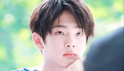 在娱乐圈听心声吃瓜的小说,揭秘明星背后的心声与瓜田 第2张 在娱乐圈听心声吃瓜的小说,揭秘明星背后的心声与瓜田 第2张