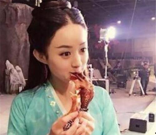 赵丽颖吃饭爆料陈伟霆视频,甜蜜互动引网友热议 第3张 赵丽颖吃饭爆料陈伟霆视频,甜蜜互动引网友热议 第3张