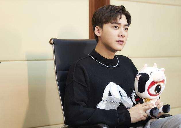 最新圈内爆料李易峰女友,神秘女友身份引热议 第2张 最新圈内爆料李易峰女友,神秘女友身份引热议 第2张